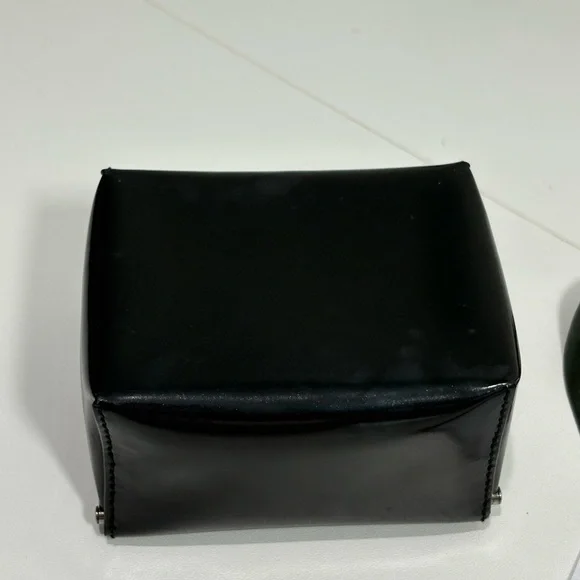 Authentic GUCCI Black patent Leather Accessory jewelry Box cards and certificate - Picture 8 of 12